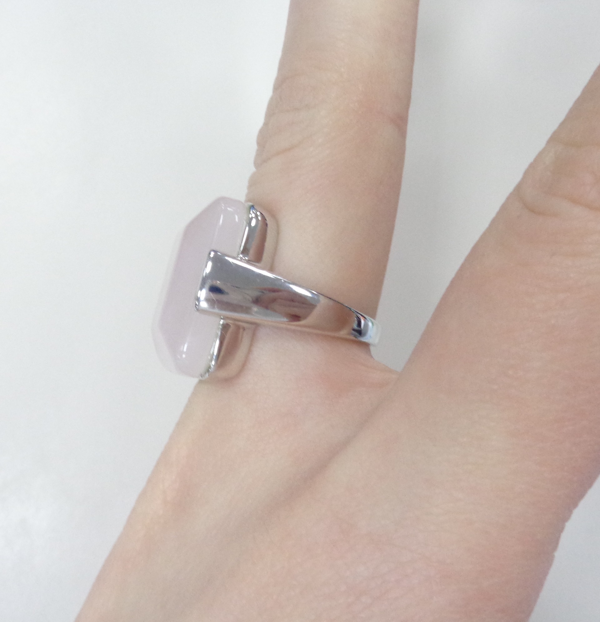 Серебряное кольцо с розовым кварцем